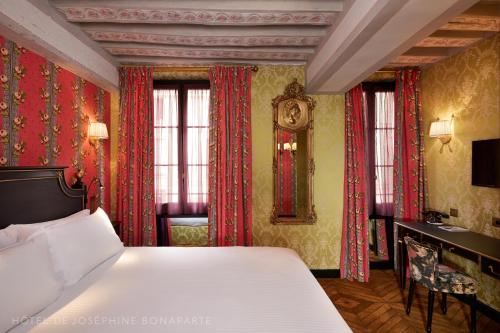 德约瑟芬波拿巴酒店客房内的一张或多张床位