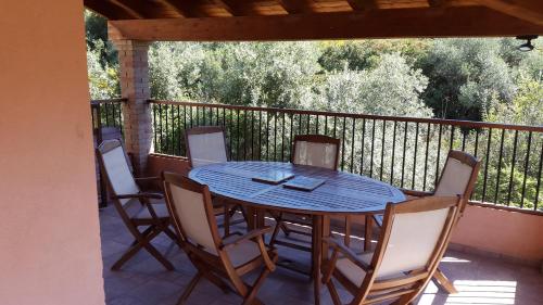 Villa l'orto Portixeddu Sardegna的阳台或露台