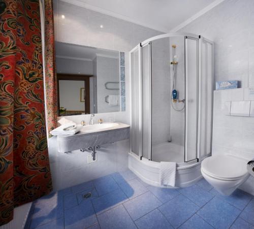 博斯特酒店的一间浴室