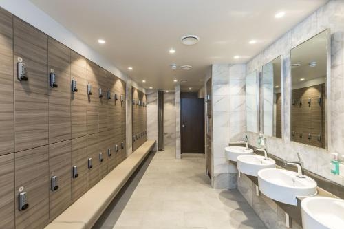 世界圣皮埃尔公园酒店&高尔夫球场的一间浴室