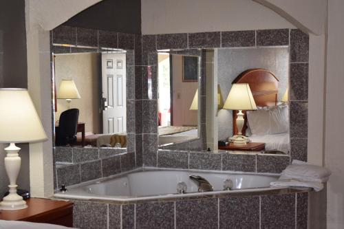 诺曼Travelodge Inn & Suites by Wyndham Norman的相册照片