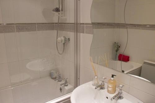 针尾鸭班堡公寓的一间浴室