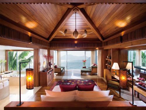 三亚三亚珊瑚湾文华东方酒店（一湾一酒店+浪漫夕阳 ）的客厅,客厅,大沙发,位于海洋间