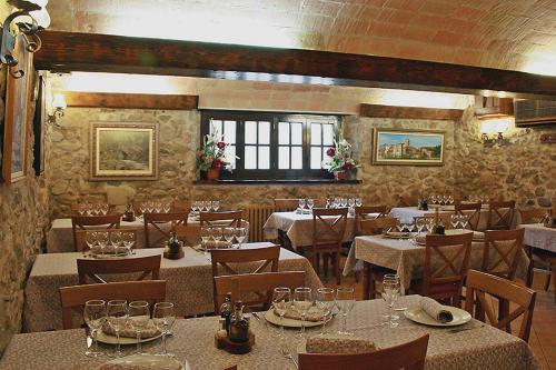 马斯萨内特-德卡夫雷尼斯拉夸德拉酒店及餐厅的相册照片