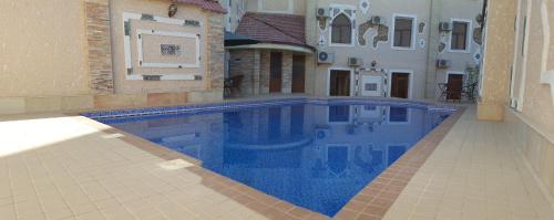 EmirHan Hotel内部或周边的泳池