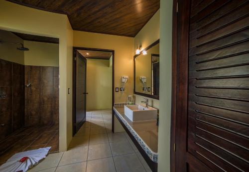 卡萨露娜Spa酒店的一间浴室