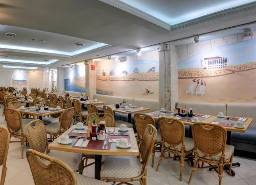 沙中城堡酒店餐厅或其他用餐的地方