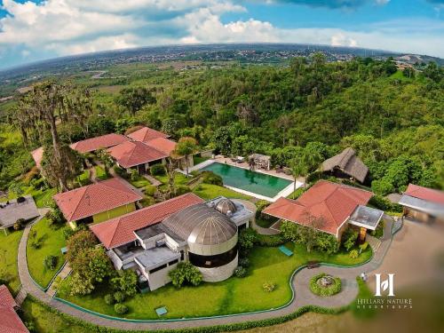 Arenillas希拉里自然度假酒店及Spa-全包的享有带游泳池的房屋的空中景致