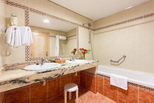 玛萨罗公寓酒店的一间浴室