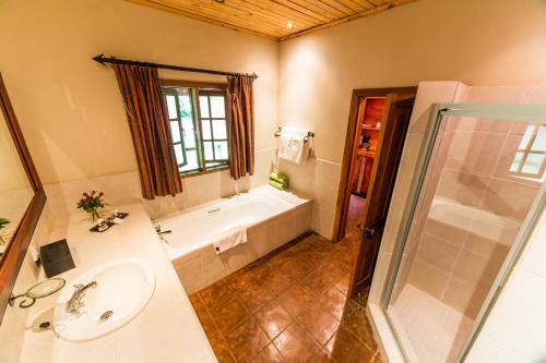 Kumbali Country Lodge的一间浴室
