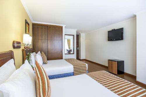 圣巴勃罗酒店客房内的一张或多张床位