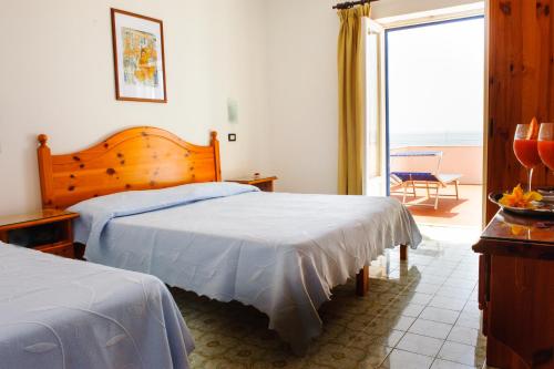 Hotel Regina del Mare客房内的一张或多张床位