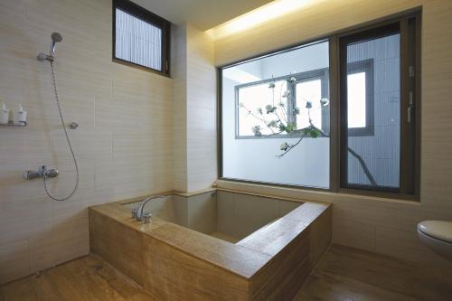 米卡沙旅店的一间浴室