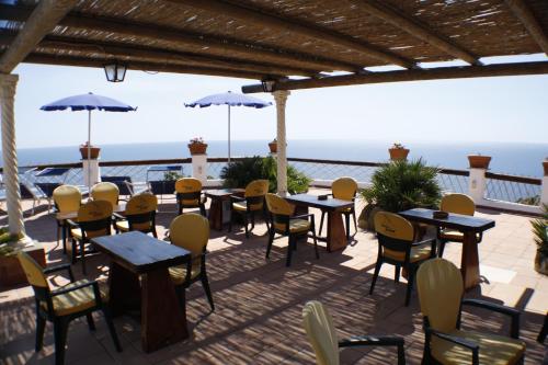 Hotel Punto Azzurro餐厅或其他用餐的地方