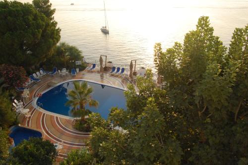 贾迪诺苏马雷酒店内部或周边泳池景观