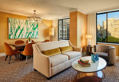 里滕豪斯酒店酒廊或酒吧区