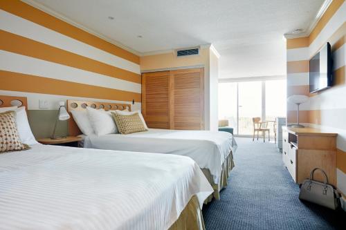 Pan American Oceanfront Hotel客房内的一张或多张床位