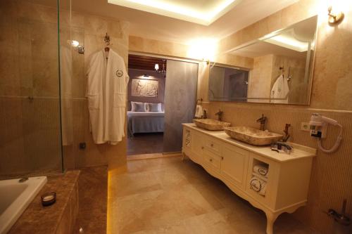 Livia Hotel Ephesus的一间浴室