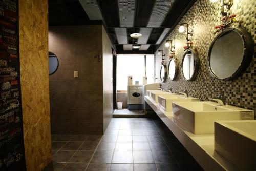 南阳街壹号旅店的一间浴室