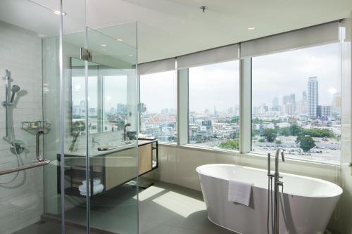 曼谷名致酒店式服务公寓的一间浴室