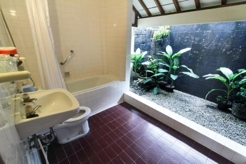 杜达花园酒店的一间浴室