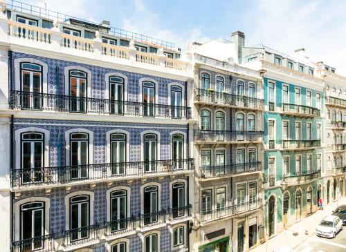 里斯本希亚多阿尔梅利亚珍藏公寓的城市的一排建筑物