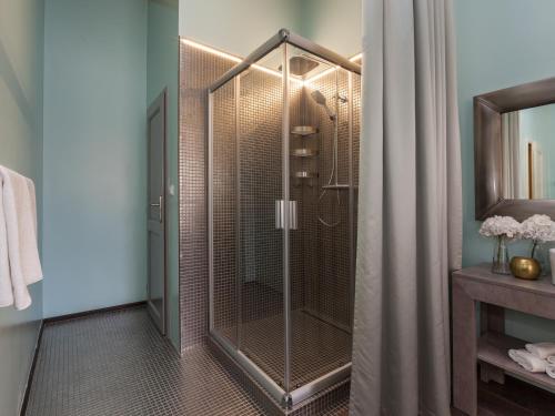 布拉格华丽酒店的一间浴室