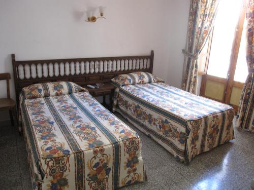 Fonda Agustí客房内的一张或多张床位