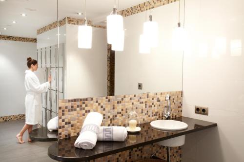 Hotel MU & SPA的一间浴室