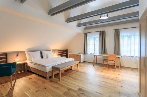 Hotel a restaurace U Vychopňů的一间客房