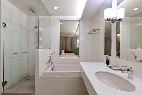 Hisea Huahin Hotel的一间浴室