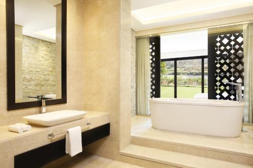 The Westin Cairo Golf Resort & Spa, Katameya Dunes的一间浴室