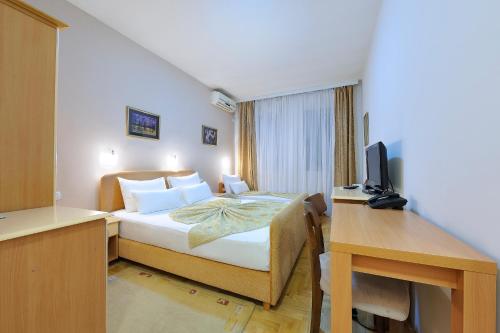 Hotel Dragović Smederevo客房内的一张或多张床位