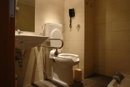 圣君士坦丁公寓式酒店的一间浴室
