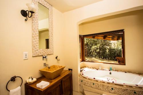 麻栗坝山旅馆 的一间浴室