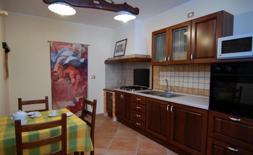 La Casetta Di Atri的厨房或小厨房