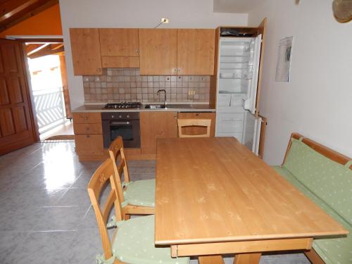Residence Vittoria的厨房或小厨房