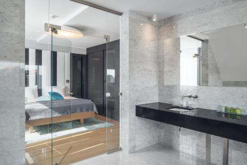 HOTEL ALMOND BUSINESS & SPA BY GRANO Gdańsk的一间浴室