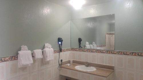 海滨汽车旅馆的一间浴室