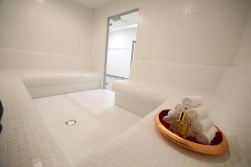 广场酒店的一间浴室