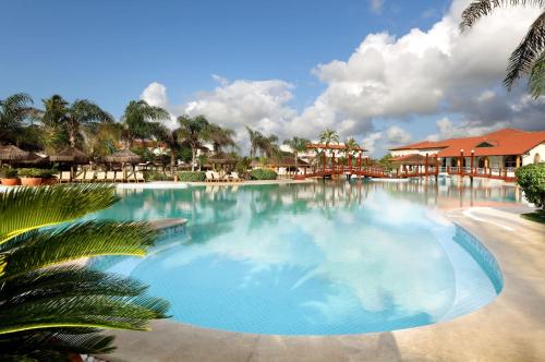 因巴塞帕拉迪姆皇宫度假大酒店&Spa水疗中心- 全包的棕榈树度假村的大型游泳池