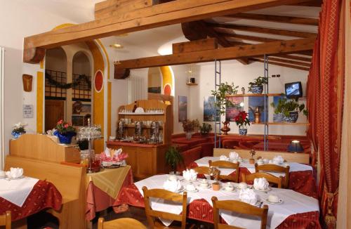加尼扎内拉酒店餐厅或其他用餐的地方