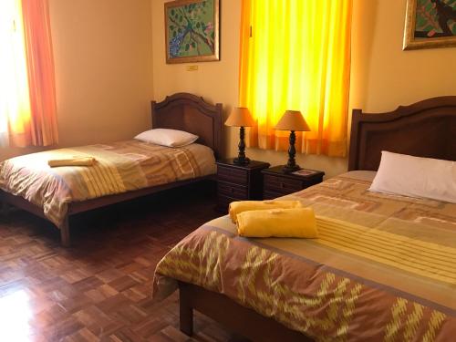 黄色小屋旅馆客房内的一张或多张床位