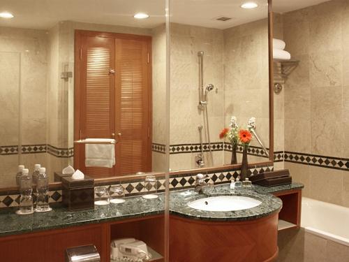 莎亚南凯煌大酒店的一间浴室