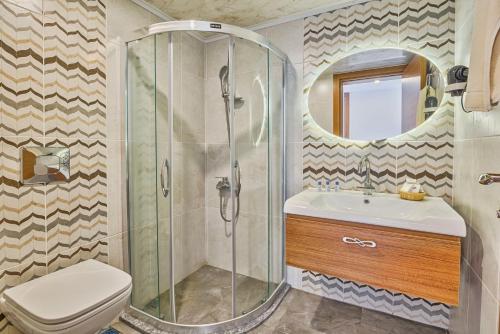 RA Resort Otel的一间浴室