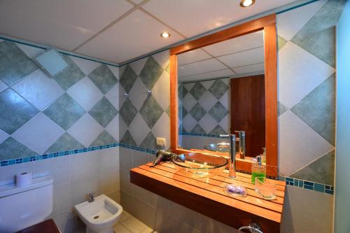阿尔图斯德阿里文酒店的一间浴室