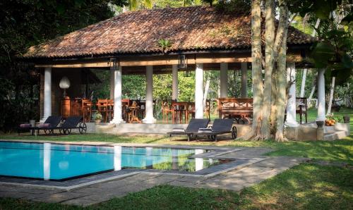 Nisala Arana Bentota, A Private Villa内部或周边的泳池