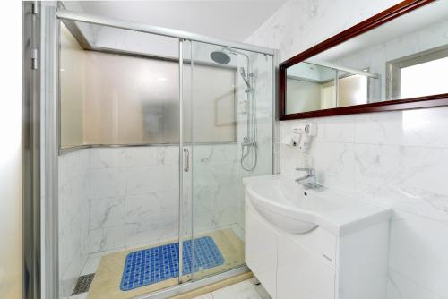 友乐乐酒店公寓（淘金地铁站）的一间浴室