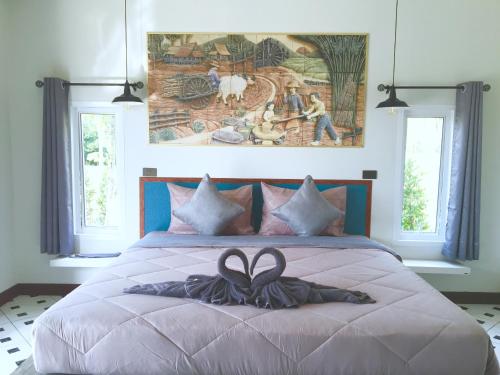 蔻立草药考拉克度假酒店的一间卧室配有一张带带肋条的大床