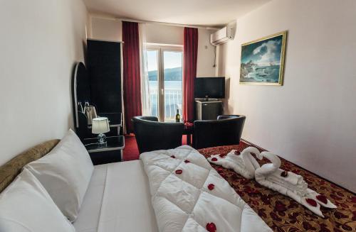 阿祖罗酒店客房内的一张或多张床位